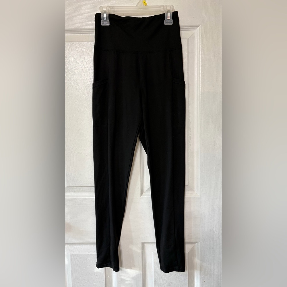 Women’s Black High-Waisted Buttery Soft Leggings With Side Pockets